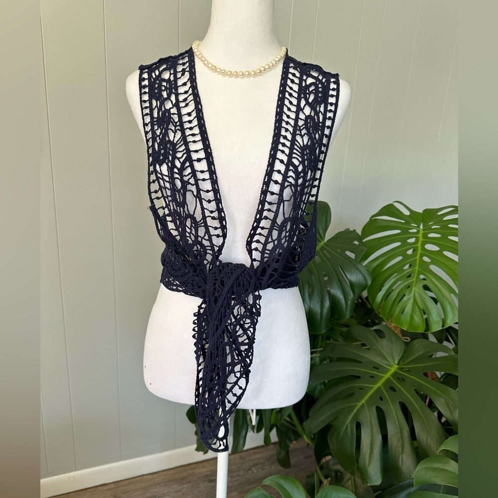 🛍️ Cato Navy blue crocheted cover-up great condition.
